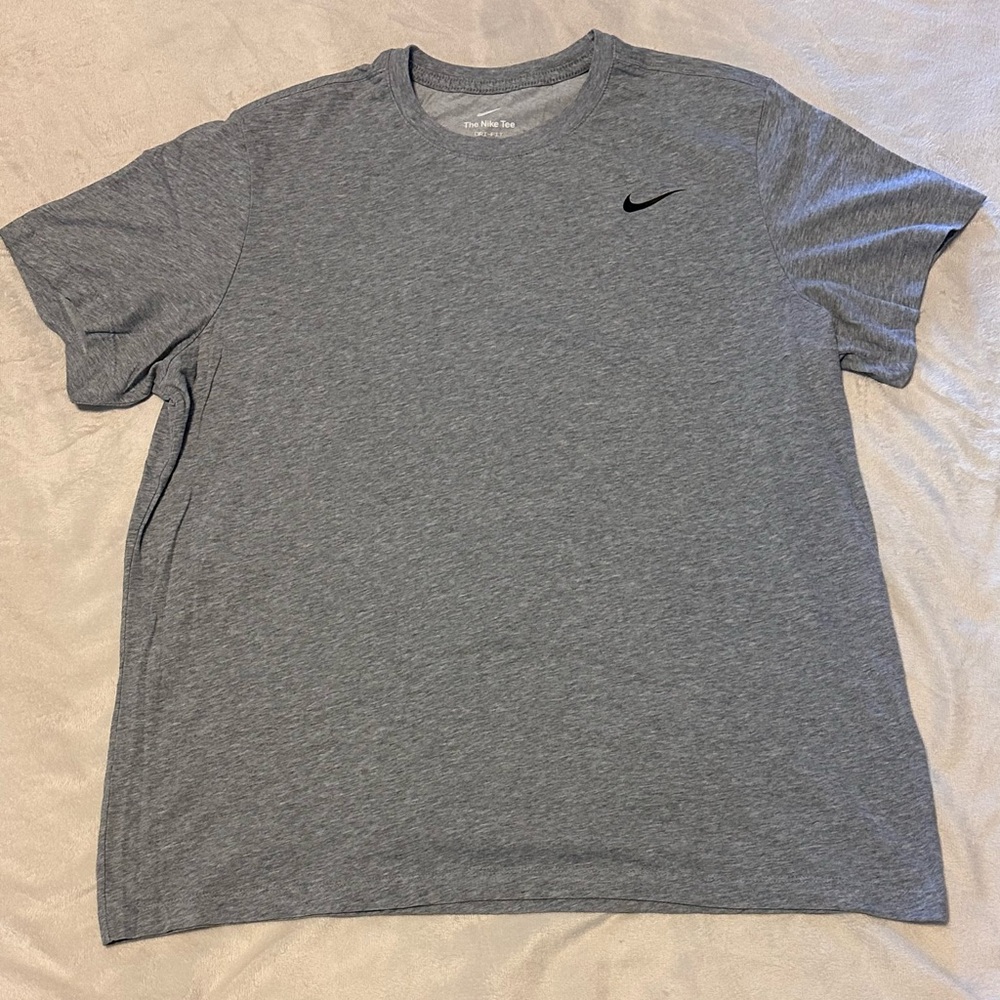 Nike Men's Gray T-Shirt